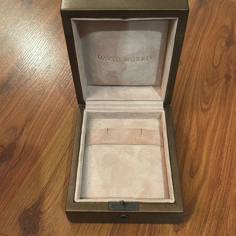 David Morris luxury jewelry box bronze leather with pink suede interior medium e